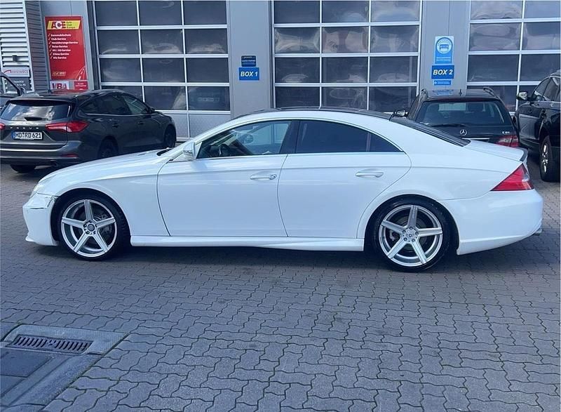 Weiß Gebraucht 2006 Mercedes CLS500 Coupé | 10.400 € (Fairer Preis) - Bild 1/4