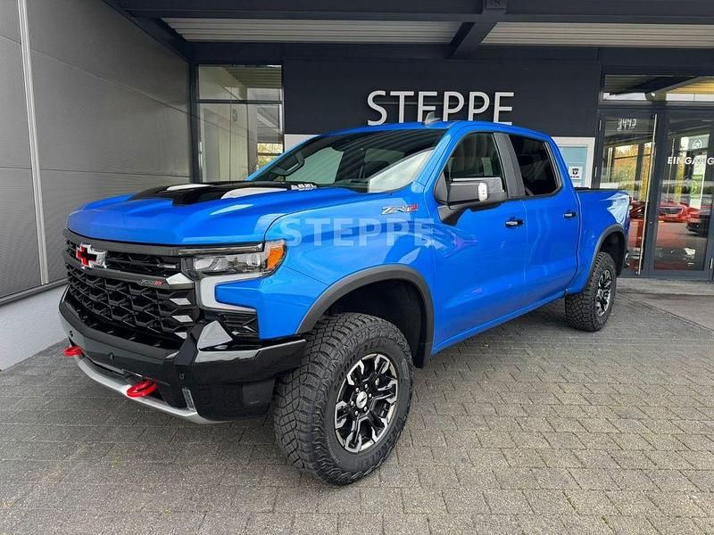 Neu Chevrolet Silverado 426 PS (313 kW) 2025 Blau SUV
