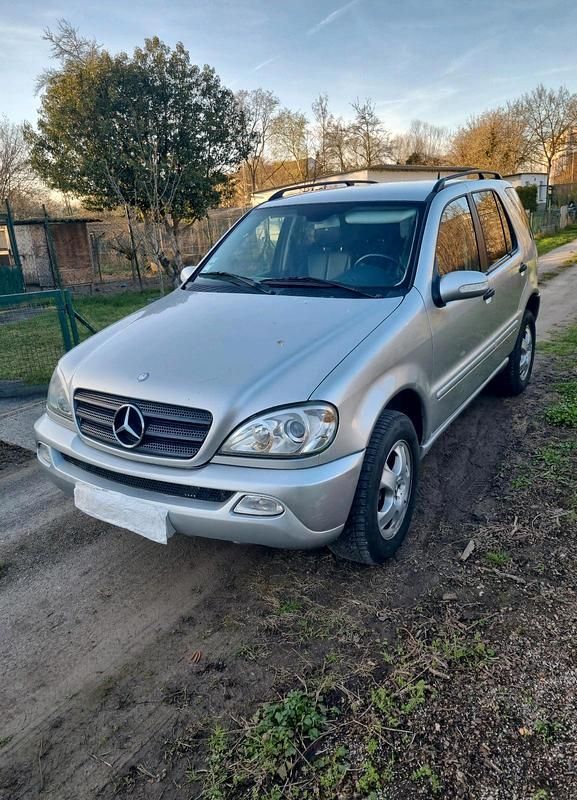 Gebraucht Mercedes ML270 163 PS (119 kW) 2005 Silber SUV