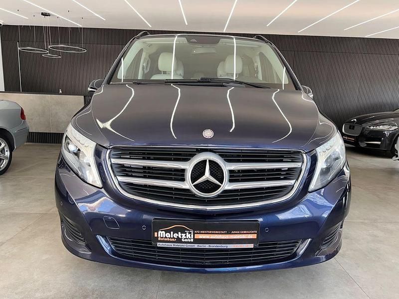 Gebraucht Mercedes V250 Edition 190 PS (139 kW) 2016 Blau Van / Kleinbus