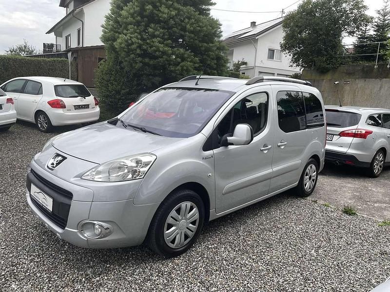Gebraucht Peugeot TePee Premium 120 PS (88 kW) 2011 Silber Kombi