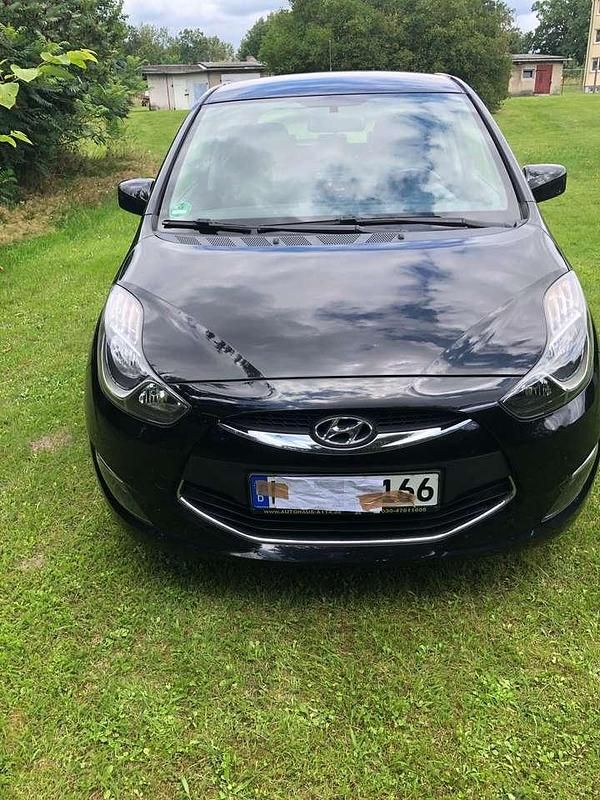 Schwarz Gebraucht 2013 Hyundai ix20 Style Van / Kleinbus | 7.550 € (Superpreis) - Bild 1/4