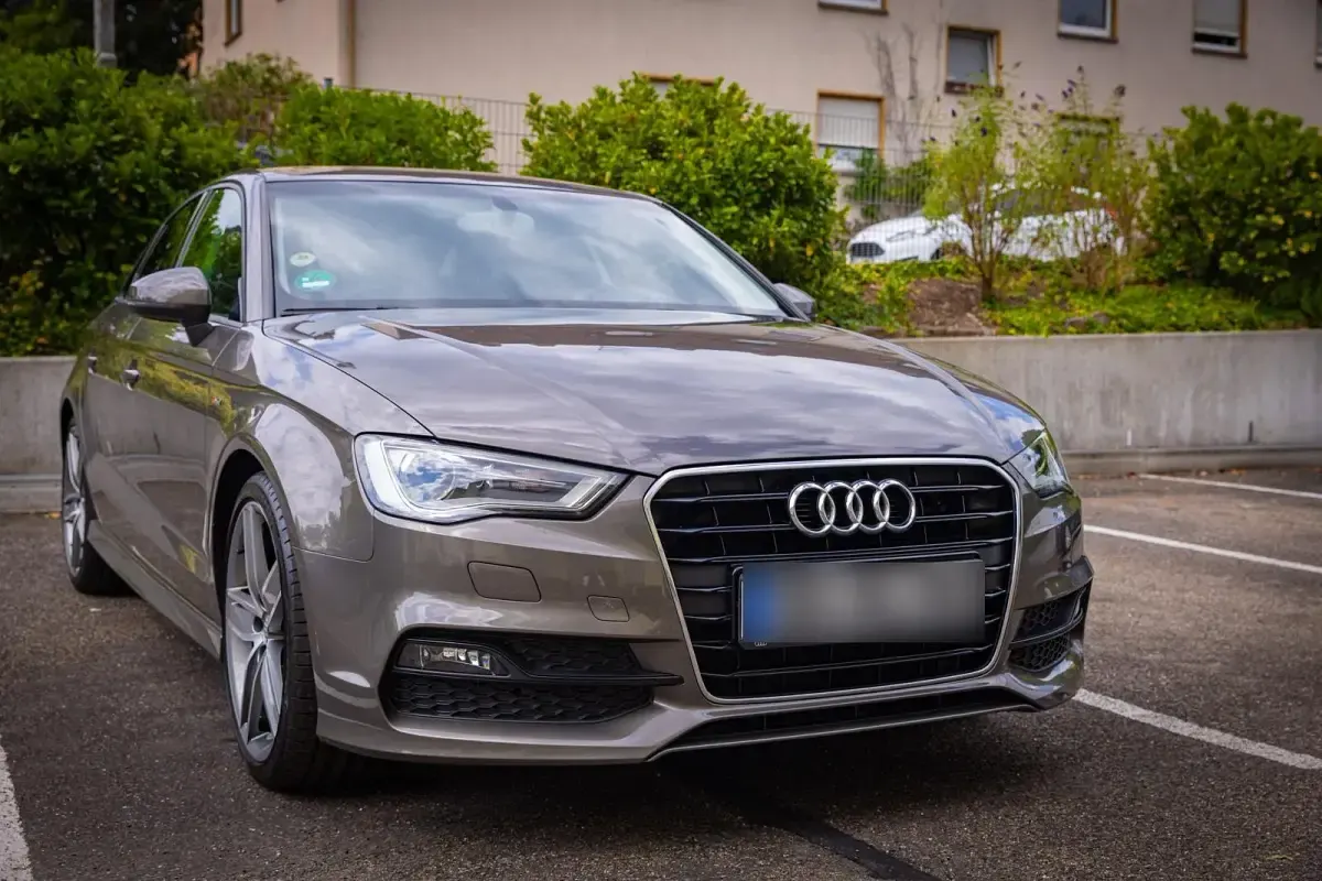 Gebraucht Audi A3 Ambition 180 PS (132 kW) 2014 Grau Limousine