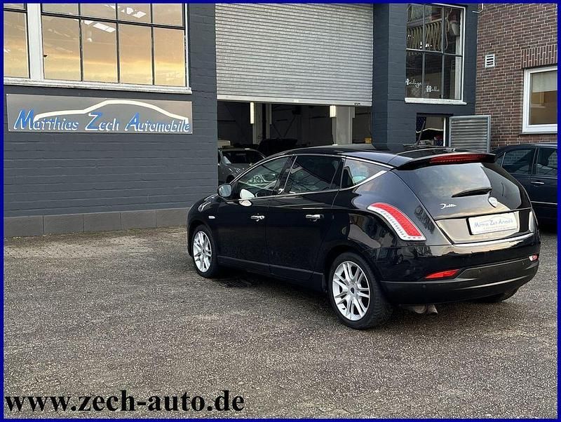 Gebraucht Lancia Delta 120 PS (88 kW) 2011 Schwarz Kleinwagen