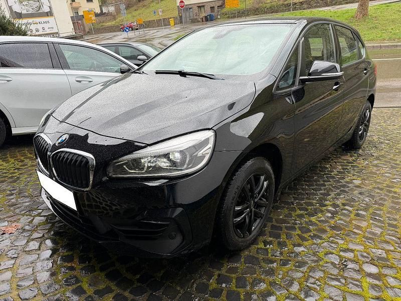 Gebraucht BMW 218 Advantage 150 PS (110 kW) 2019 Schwarz ii/bonnet fluid black Kombi