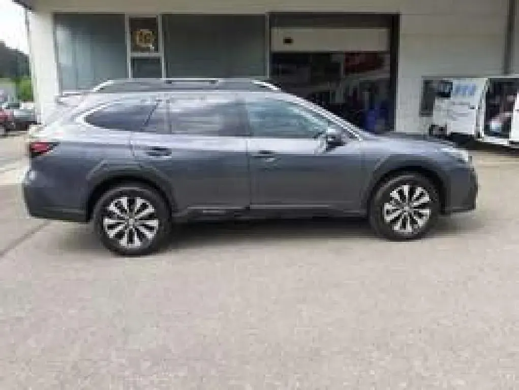 Gebraucht Subaru Outback Platinum 169 PS (124 kW) 2024 Grau Kombi