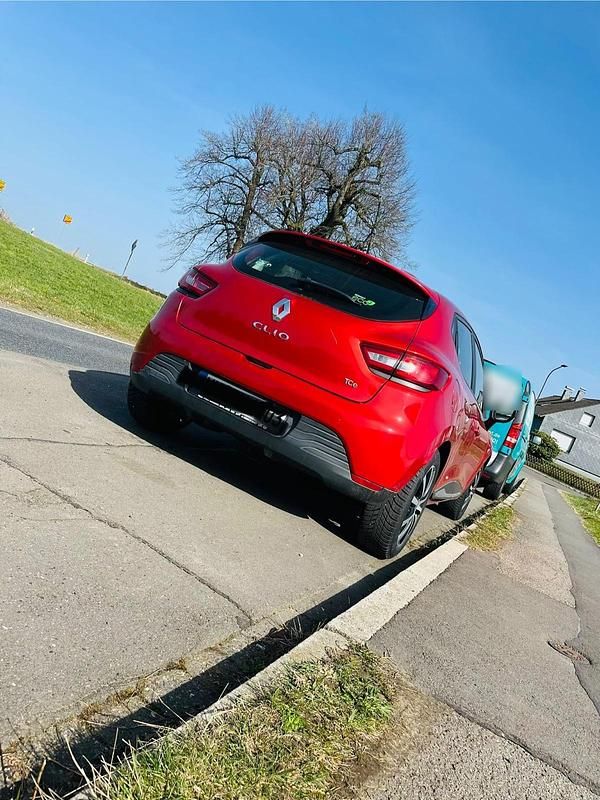Gebraucht Renault Clio IV 90 PS (66 kW) 2015 Rot Kleinwagen