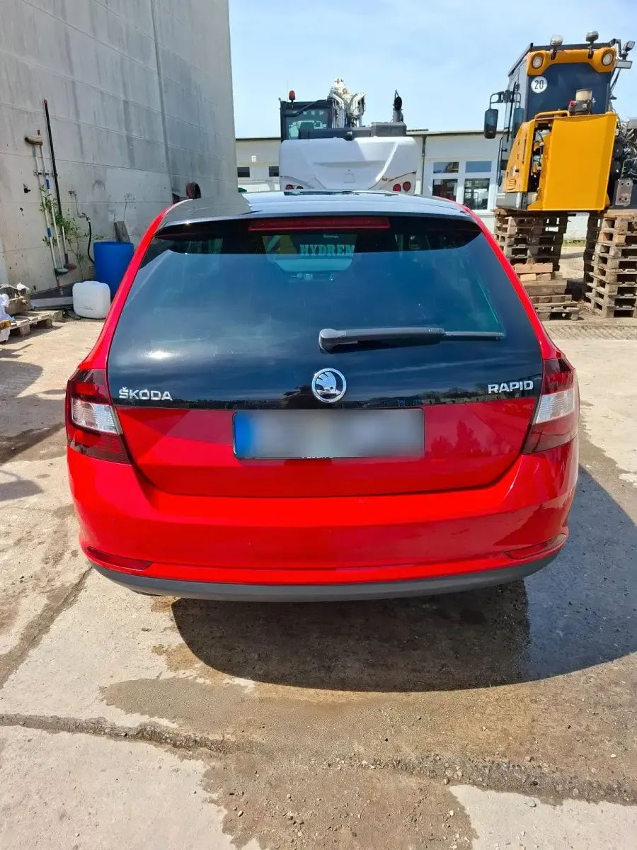 Gebraucht Skoda Rapid 125 PS (91 kW) 2017 Rot Kleinwagen