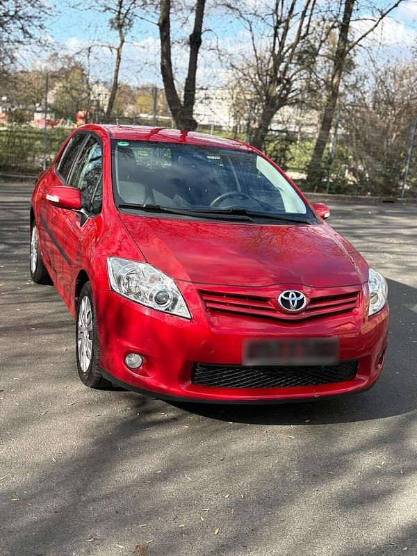 Gebraucht Toyota Auris 132 PS (97 kW) 2010 Rot Kleinwagen