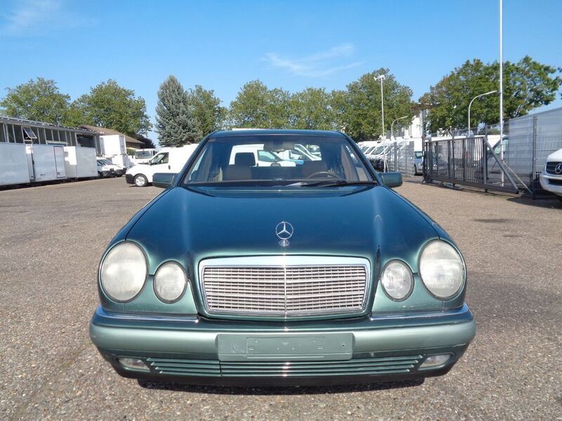 Gebraucht Mercedes E320 Elegance 220 PS (161 kW) 1995 Grün Limousine