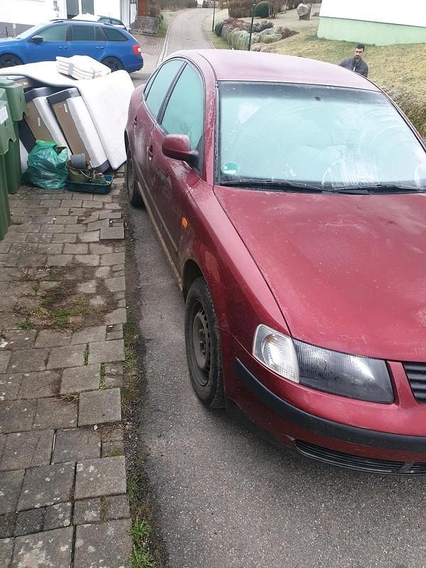 Gebraucht VW Passat 118 PS (86 kW) 1998 Rot Limousine