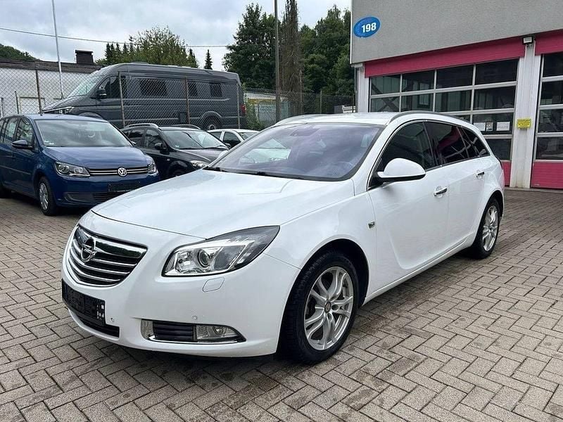 Weiß Gebraucht 2011 Opel Insignia Innovation Kombi | 2.950 € (Guter Preis) - Bild 1/4