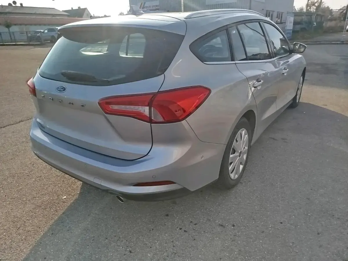 Gebraucht Ford Focus 120 PS (88 kW) 2020 Silber Limousine