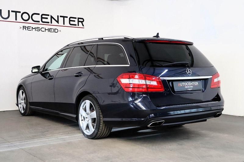 Gebraucht Mercedes E200 Elegance 184 PS (135 kW) 2013 Blau Kombi