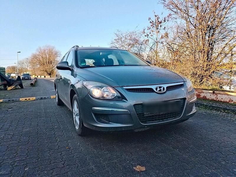 Grau Gebraucht 2010 Hyundai i30 Edition+ Kombi | 1.850 € (Superpreis) - Bild 1/4