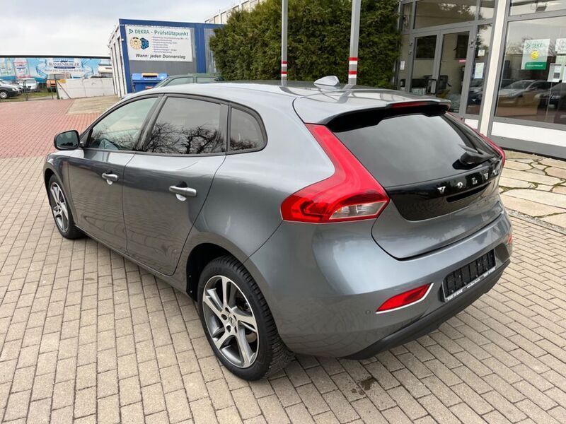 Gebraucht Volvo V40 Momentum 120 PS (88 kW) 2016 Grau Kombi
