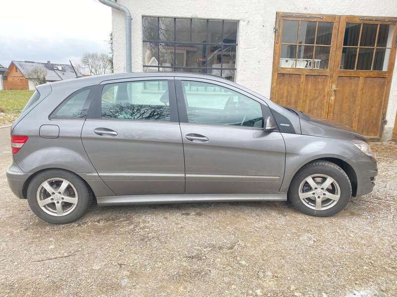Grau Gebraucht 2009 Mercedes B180 Van / Kleinbus | 7.500 € - Bild 1/4