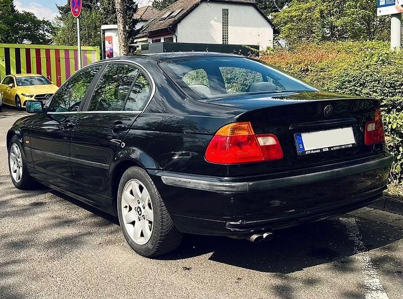 Usado BMW 323 170 HP (125 kW) 2000 Preto Sedan