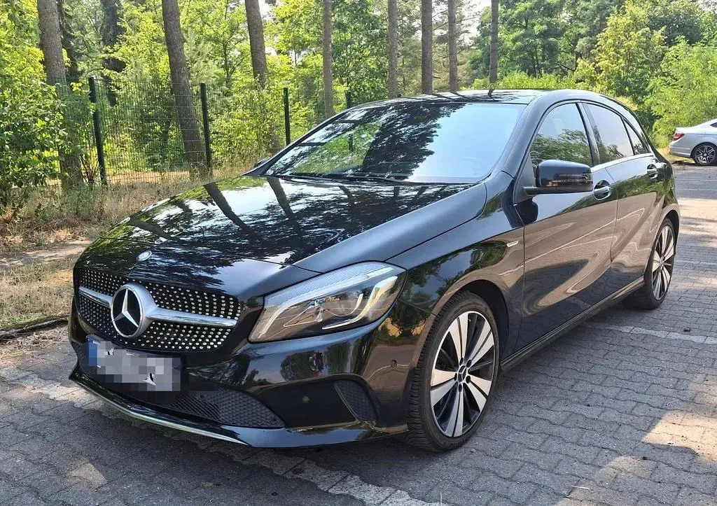 Gebraucht Mercedes A160 Edition 102 PS (75 kW) 2017 Schwarz Limousine