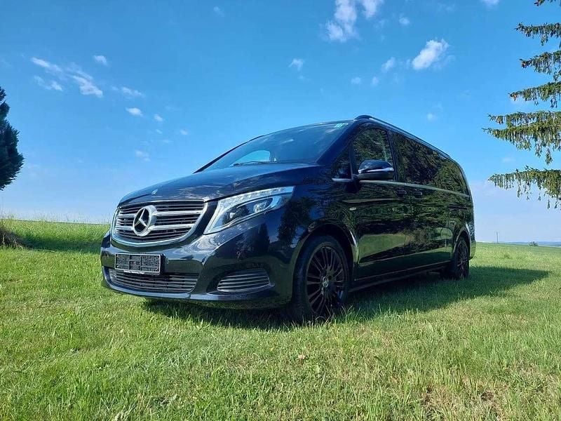 Schwarz Gebraucht 2015 Mercedes V250 Avantgarde Van / Kleinbus | 26.850 € (Superpreis) - Bild 1/4