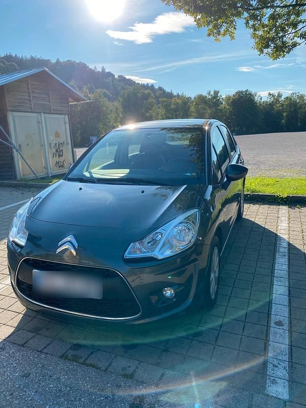 Grau Gebraucht 2012 Citroën C3 Limousine | 3.200 € (Guter Preis) - Bild 1/4