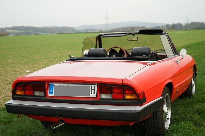 Gebraucht Alfa Romeo Spider 170 PS (125 kW) 1986 Rot Cabrio