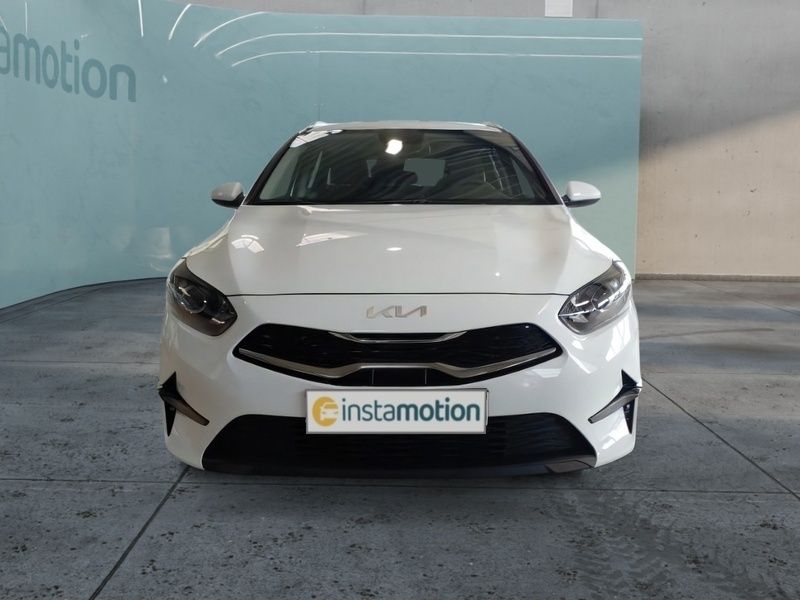 Weiß Gebraucht 2024 Kia Ceed Sportswagon Vision Kombi | 21.639 € (Superpreis) - Bild 1/4