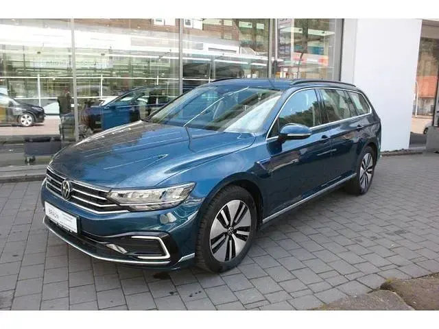 Gebraucht VW Passat GTE 218 PS (160 kW) 2022 Aquamarinblau Kombi