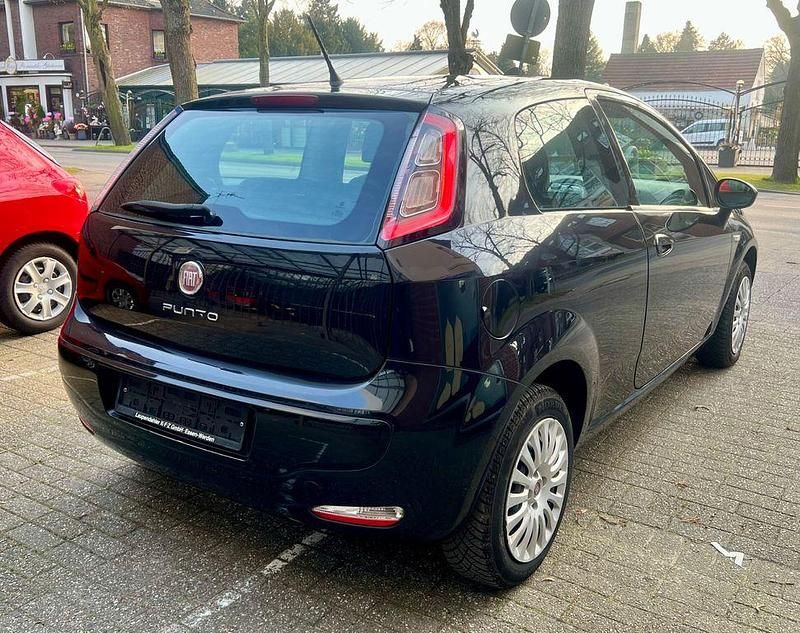 Gebraucht Fiat Punto Dynamic 68 PS (50 kW) 2011 Schwarz Kleinwagen