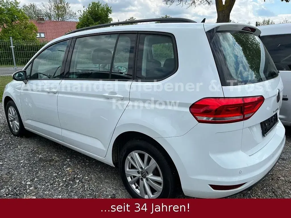 Gebraucht VW Touran Comfortline 150 PS (110 kW) 2023 Weiß Van / Kleinbus