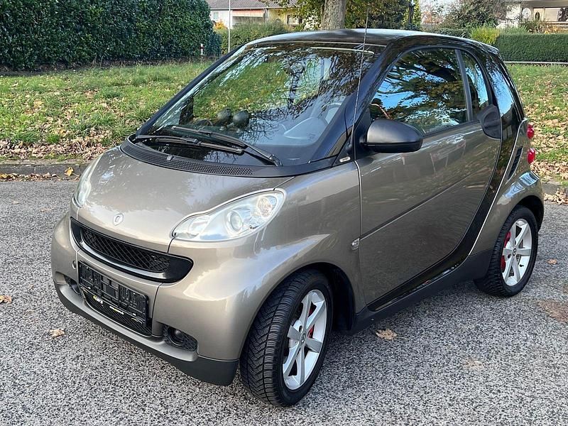 Schwarz Gebraucht 2010 Smart ForTwo Coupé Basis Coupé | 5.990 € - Bild 1/4