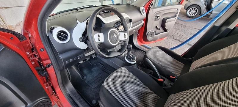 Second-hand Renault Twingo 65 CP (47 kW) 2020 Roșu Hatchback