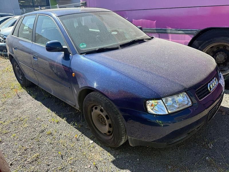 Blau Gebraucht 2000 Audi A3 Ambiente Limousine | 499 € (Superpreis) - Bild 1/4