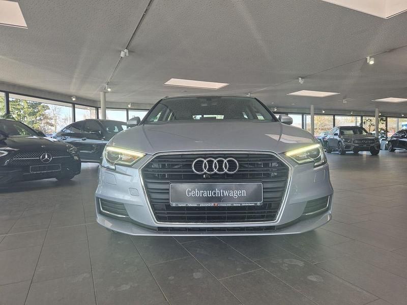 Gebraucht Audi A3 Design 150 PS (110 kW) 2018 Florettsilber Limousine