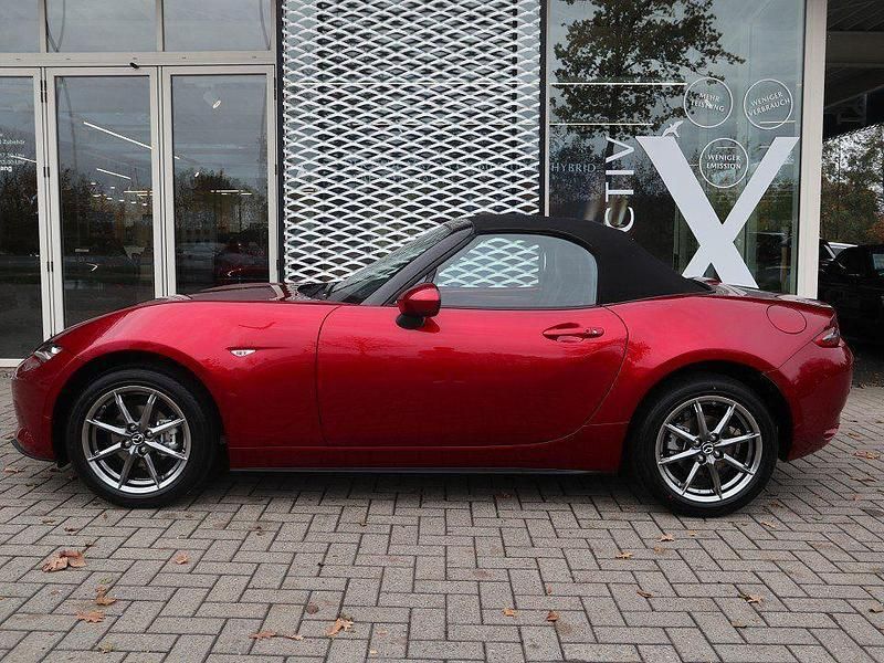Neu Mazda MX5 Exclusive-Line 132 PS (97 kW) 2025 Soul red crystal m Cabrio