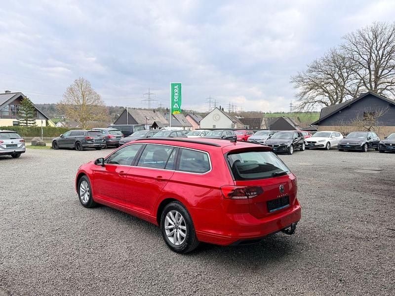 Gebraucht VW Passat Business 122 PS (89 kW) 2023 Rot Kombi