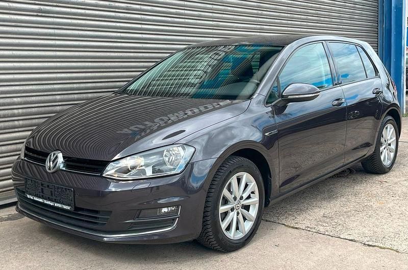 Grau Gebraucht 2015 VW Golf VII LOUNGE Limousine | 10.700 € (Guter Preis) - Bild 1/4