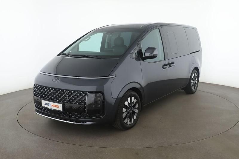 Grau Gebraucht 2021 Hyundai Staria Signature Van | 35.420 € - Bild 1/3