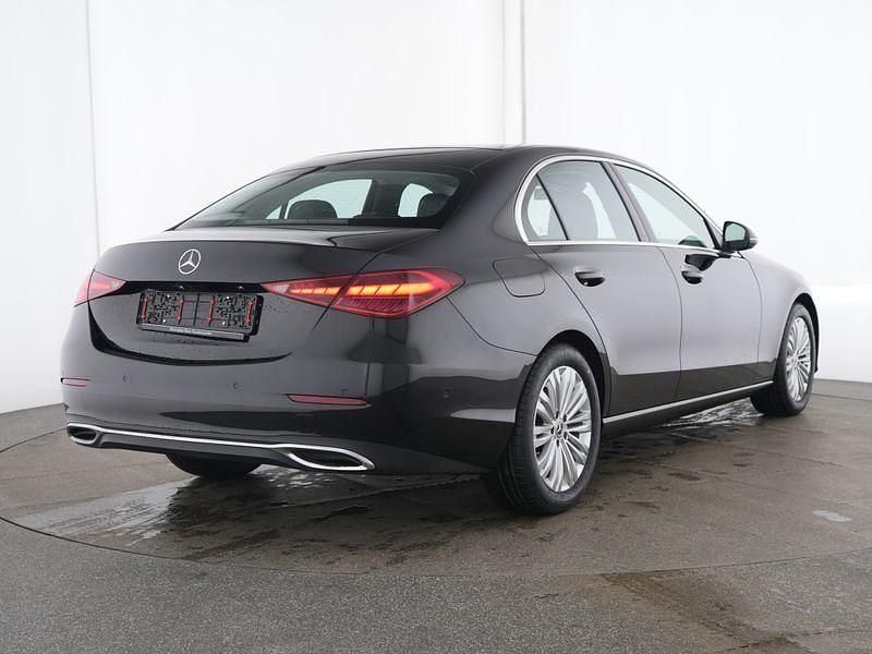 Second-hand Mercedes C180 Advanced 170 CP (125 kW) 2025 Negru Berlinǎ