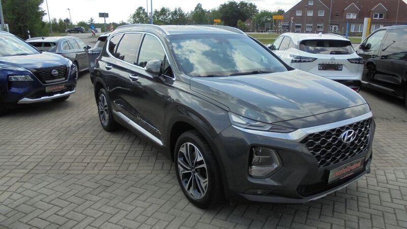 Grau Gebraucht 2020 Hyundai Santa Fe Premium SUV | 32.900 € (Fairer Preis) - Bild 1/4