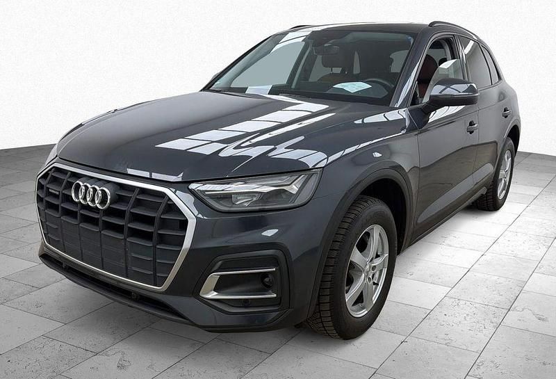 Grau Gebraucht 2020 Audi Q5 Ambiente SUV | 33.980 € (Teuer) - Bild 1/3