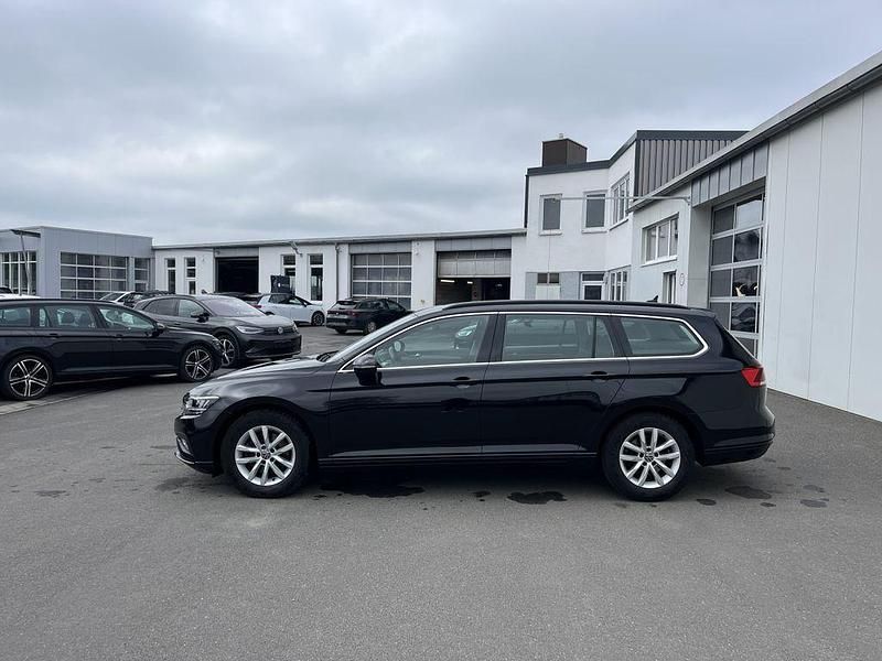 Gebraucht VW Passat Business 150 PS (110 kW) 2022 Schwarz Kombi