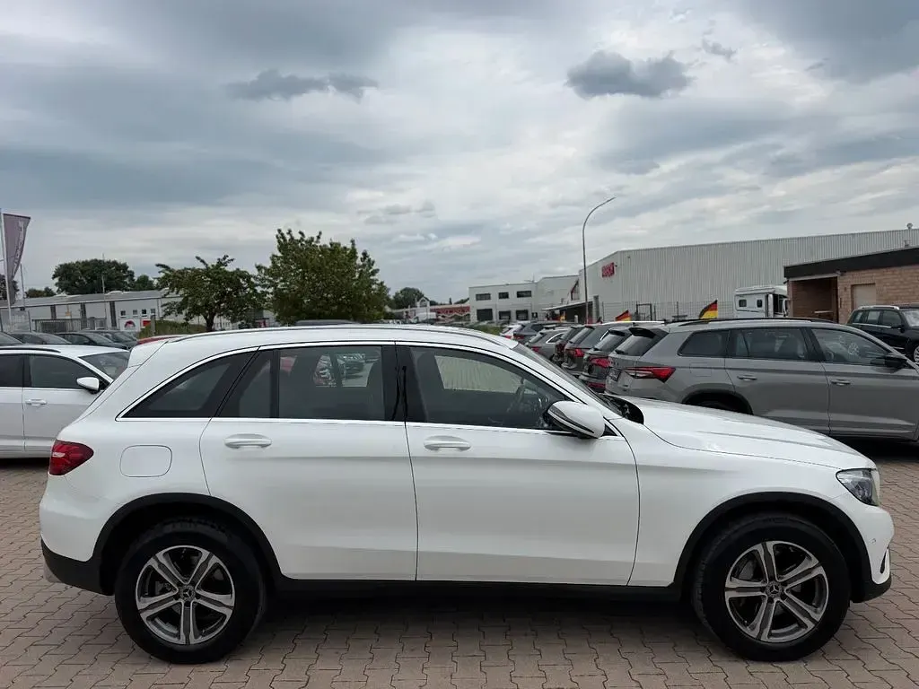 Gebraucht Mercedes GLC250 211 PS (155 kW) 2017 Weiß SUV
