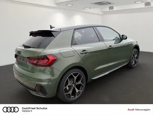 Neu Audi A1 S-Line 150 PS (110 kW) 2025 Grün SUV
