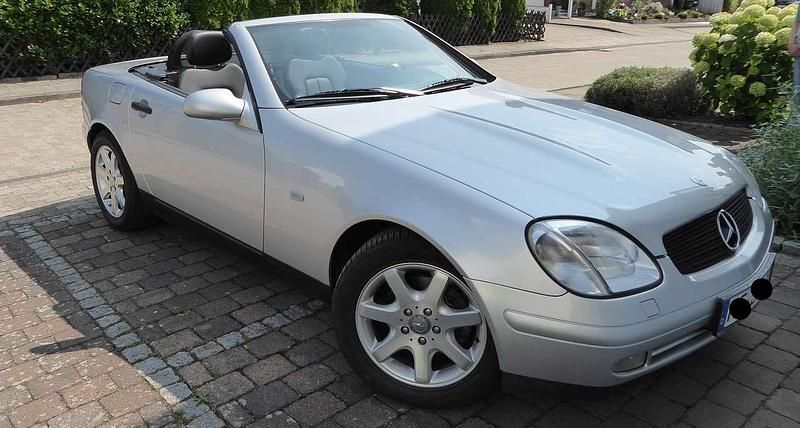 Silber Gebraucht 1999 Mercedes SLK230 Cabrio | 12.850 € - Bild 1/4