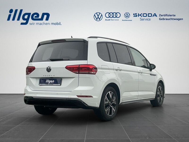Gebraucht VW Touran Highline 150 PS (110 kW) 2024 Pure white Van / Kleinbus