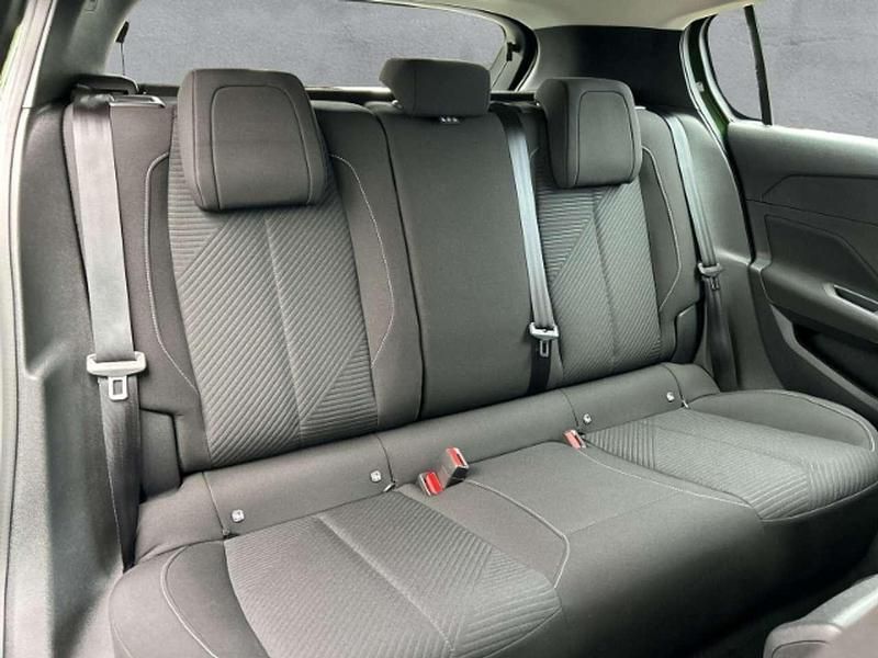 Gebraucht Peugeot 308 Active 131 PS (96 kW) 2022 Gruen Limousine