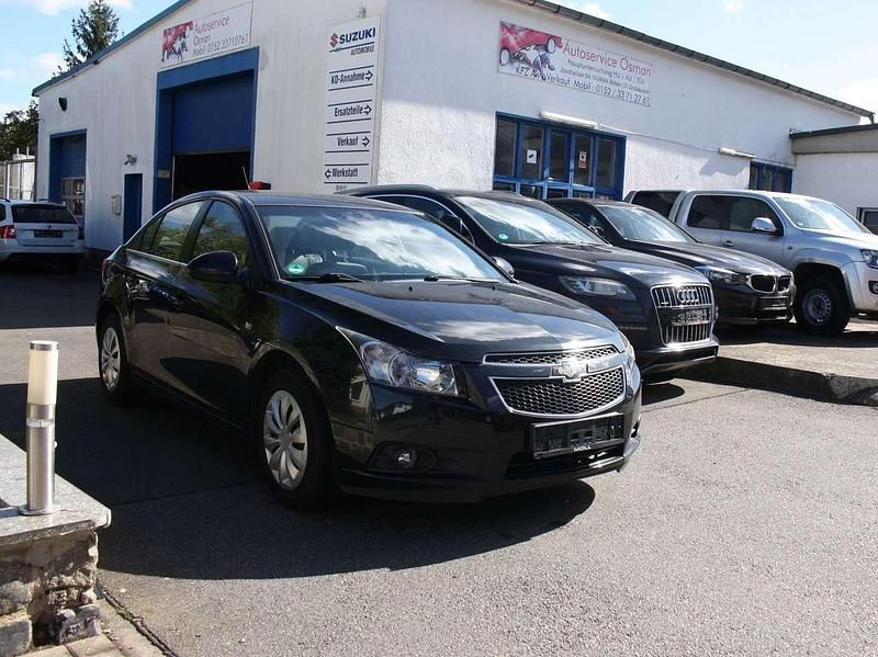 Karbonschw graphitschw midnigh Gebraucht 2011 Chevrolet Cruze Limousine | 4.600 € (Fairer Preis) - Bild 1/4