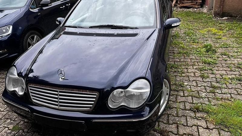 Blau Gebraucht 2001 Mercedes C270 Elegance Limousine | 4.700 € (Fairer Preis) - Bild 1/4