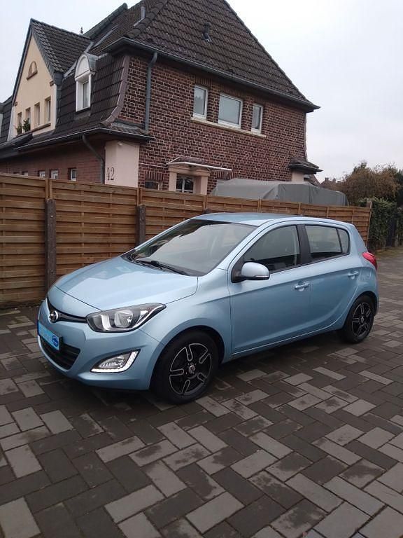 Gebraucht Hyundai i20 Style 86 PS (63 kW) 2013 Blau Kleinwagen